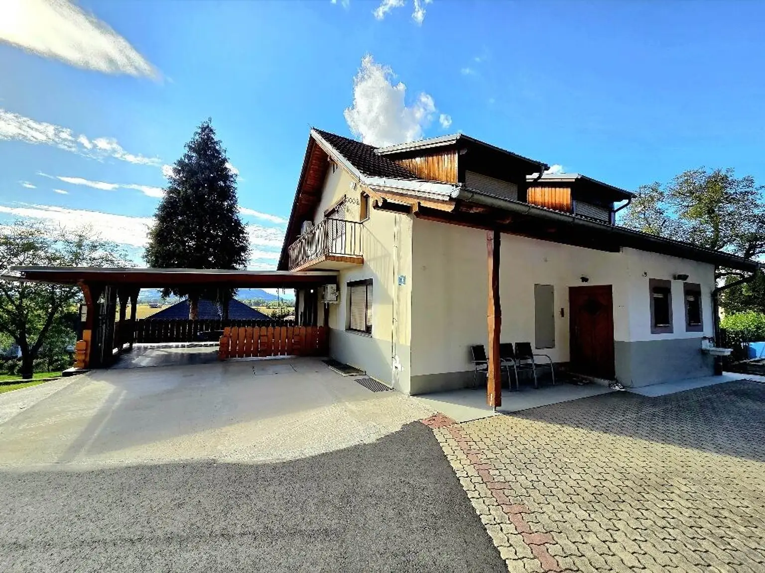 **Traumhaftes Mehrfamilienhaus im Grünen – Landleben pur!**