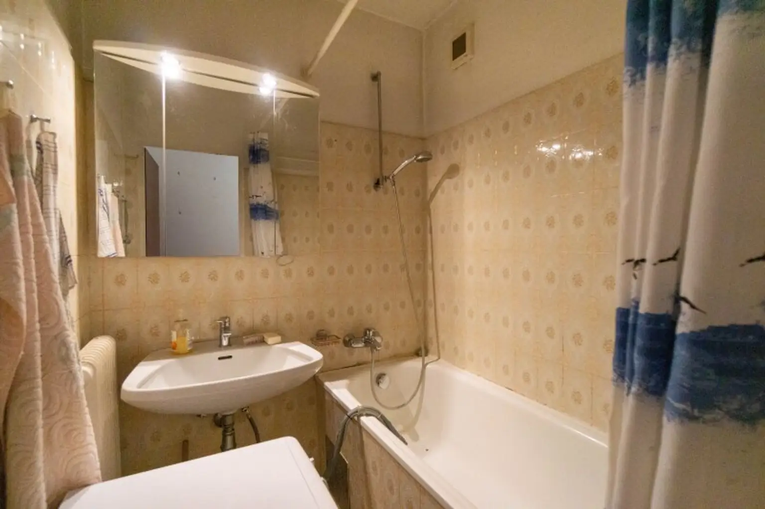 Badezimmer mit Wanne