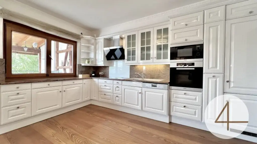 10 Minuten Fahrzeit nach Wien I Klimatisierte Villa mit Weitblick I Wellness, Fitnessraum & Kamin I Terrassen, Balkon & Garten I Hochwertige Ausstattung