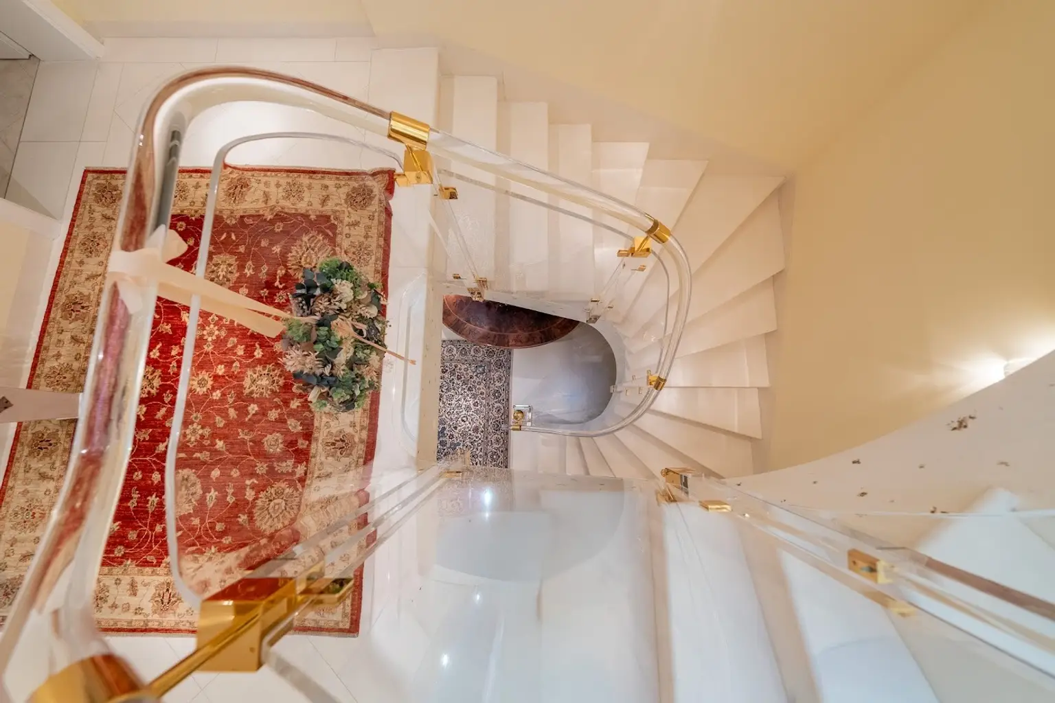 Traumhafte Villa mit Indoor Pool + großem Garten zu verkaufen!