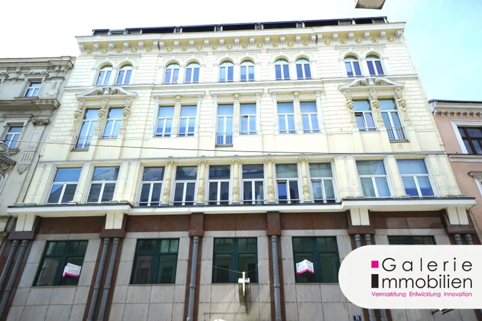 Geräumiges Büro mit Tiefgaragenplätzen im historischen Palais