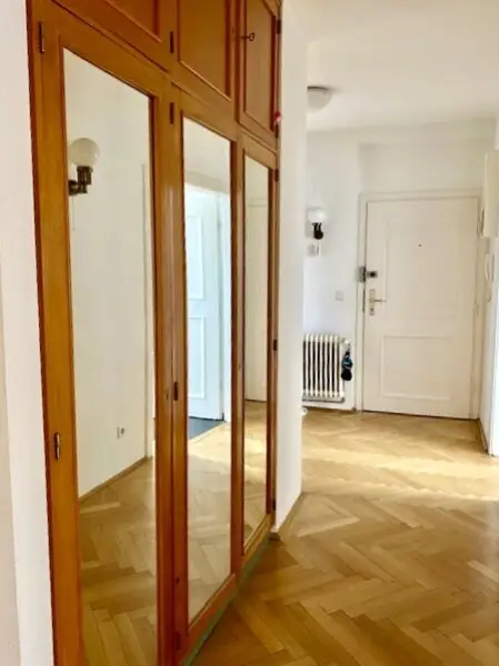 Terrassentraum mit herrlichem Fernblick: 3 Zimmer, Küche und 46 m2 Terrassen im 5.Stock, Stellplätze im Hof mitbenützbar, Nähe U1-Taubstummerngasse + Belvedere!