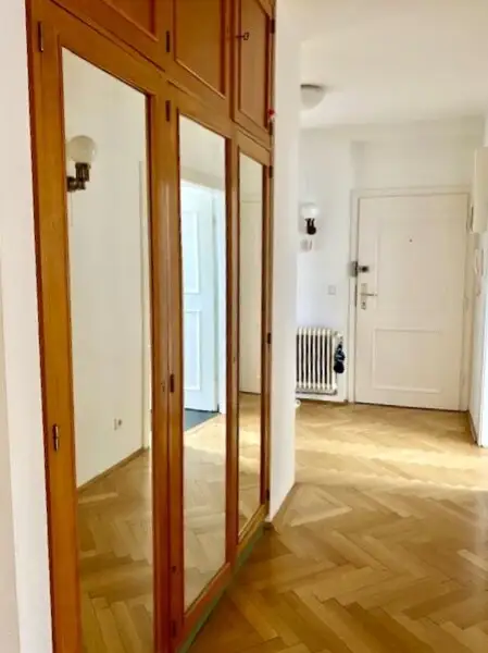 Terrassentraum mit herrlichem Fernblick: 3 Zimmer, Küche und 46 m2 Terrassen im 5.Stock, Stellplätze im Hof mitbenützbar, Nähe U1-Taubstummerngasse + Belvedere!