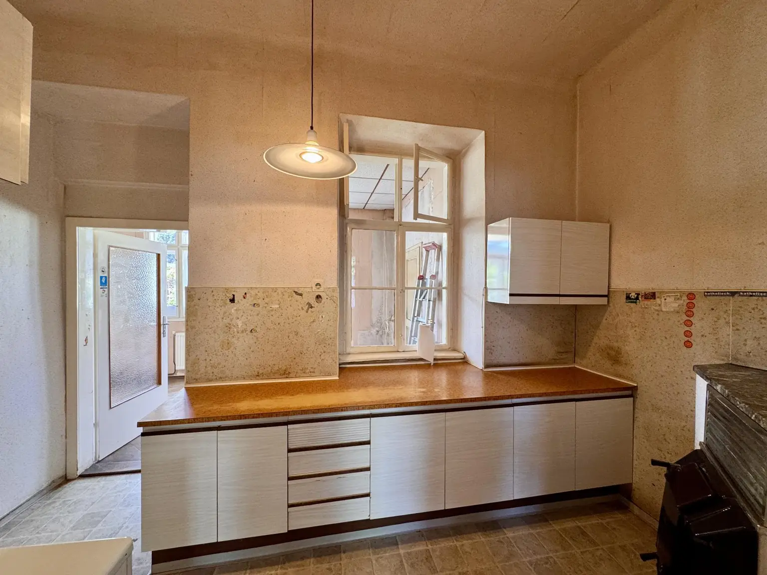 Küche Blick Richtung Veranda