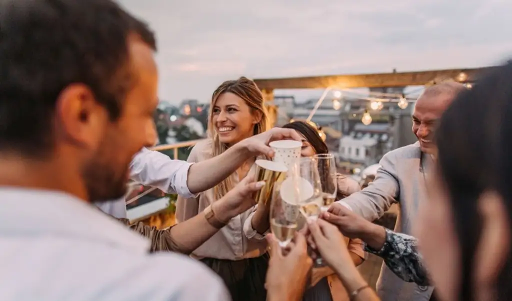 Moderner Neubau - Singlewohnung mit Freifläche, provisionsfrei mit gratis Jahreskarte Wr. Linien