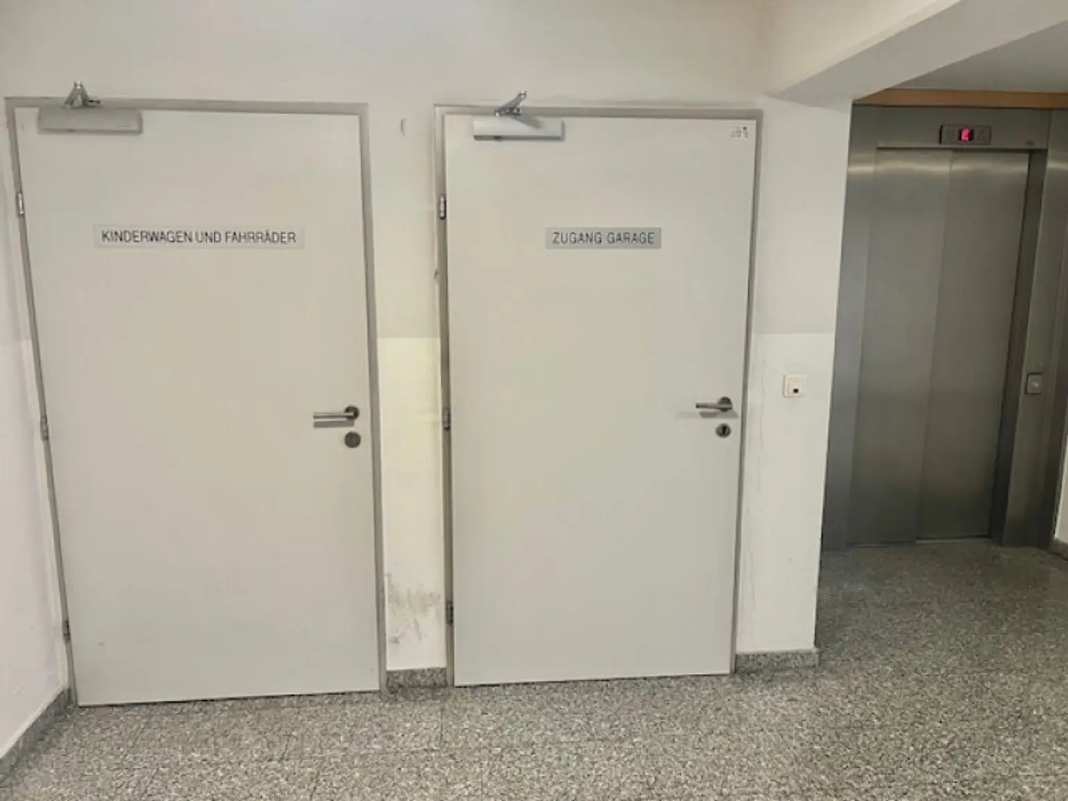 Moderne 3-Zimmer-Wohnung in 1140 Wien: Balkon, Garagen & perfekte WG-Option!