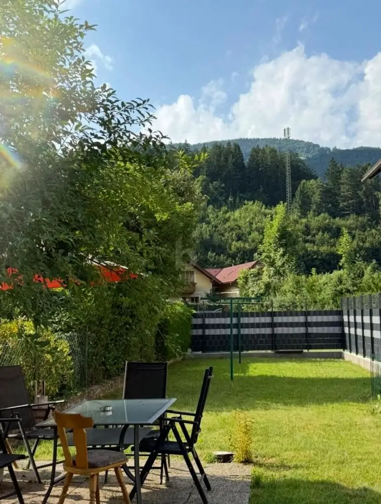 BASTLERHIT IN NATURIDYLLE