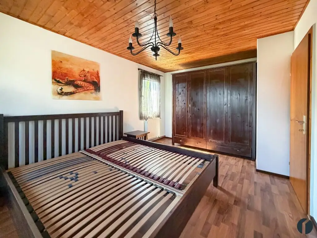 Ein Haus zum Wohnungspreis: viel Platz, Garten und Pool inklusive