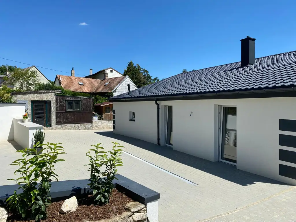 Hübsches Landhaus mit wunderbarem Garten zu vermieten!