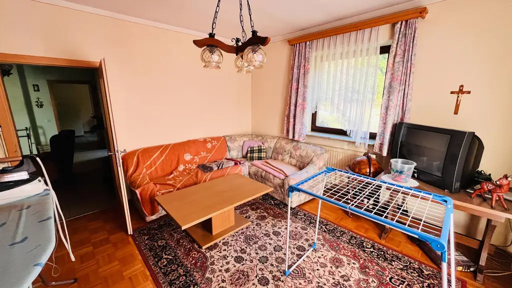 Haus in idyllischer, ruhiger Lage mit großem Nebengebäude und Ausbaumöglichkeiten!