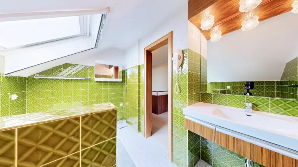 Bemerkenswertes Einfamilienhaus mit viel Entwicklungsmöglichkeit | Pool | Sauna | großer Garten