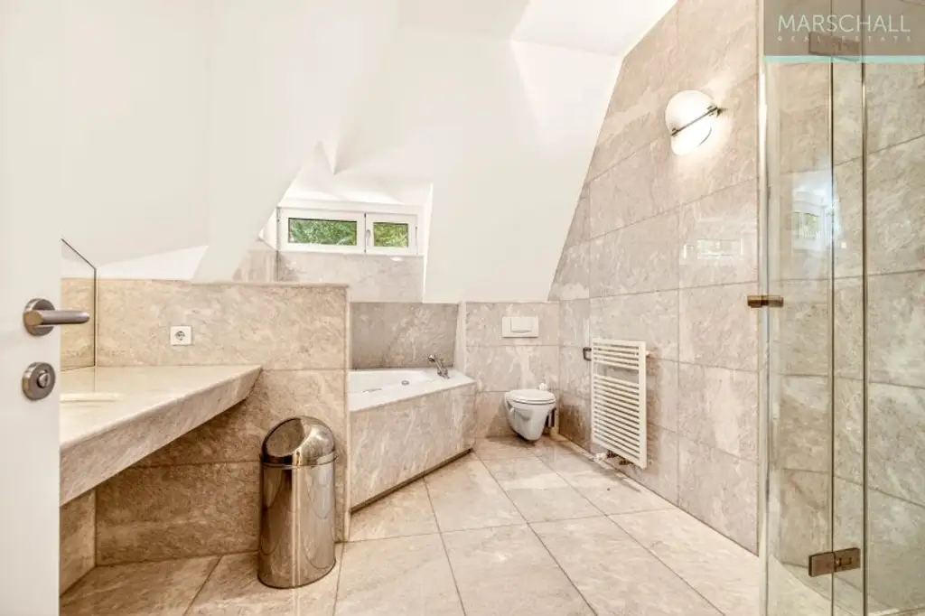 Elegantes Anwesen mit großzügigem Grundbesitz (11.045 m²) zur Vermietung