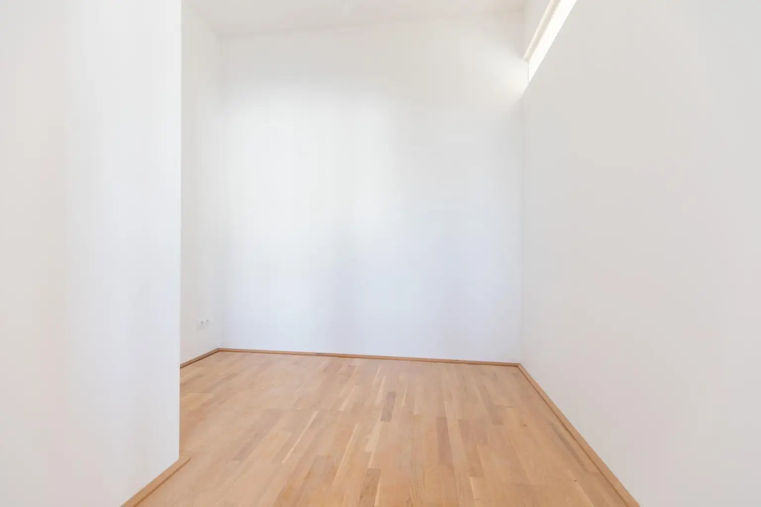 Lichtdurchflutete, luxuriöse Wohnung im Zentrum von Bruck/Leitha