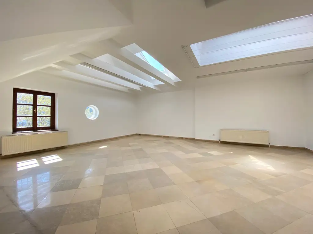 BESTLAGE IN ALTURFAHR -  4 ZIMMER TERRASSENWOHNUNG MIT DONAUBLICK