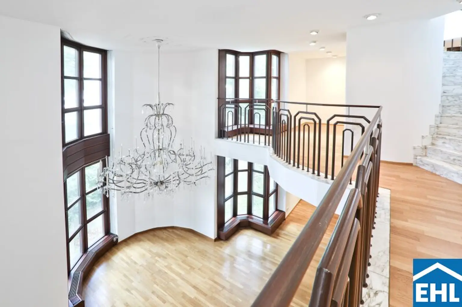 Stilvolle Villa mit Außenpool in exklusiver Grünruhelage des 19. Bezirks