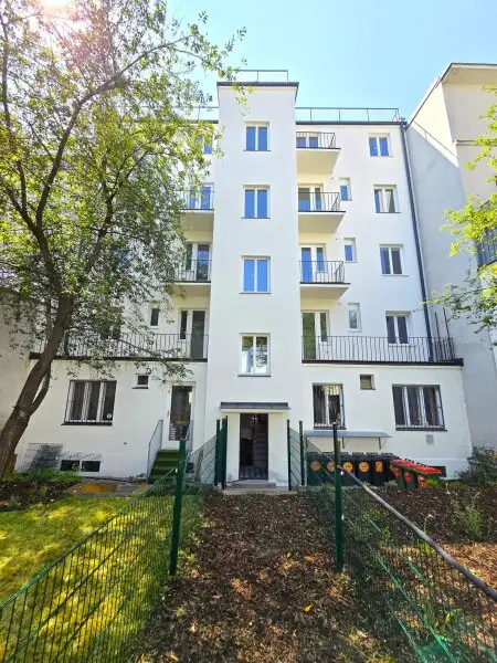 Rarität - Schöne 3-Zimmer-Altbauwohnung mit Balkon und Garten, im 18. Bezirk!