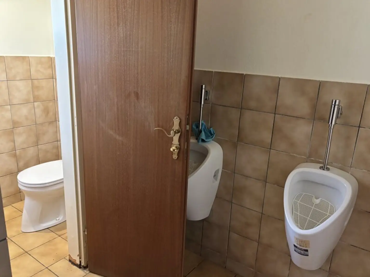 ** LEGENDE IN DER WEINIDYLLE ** D. Ehrensdorf !! Gepflegtes Haus mit ca. 245 m2 Nfl. in gediegener Ortsrandlage - Hauptwohnsitz möglich !!