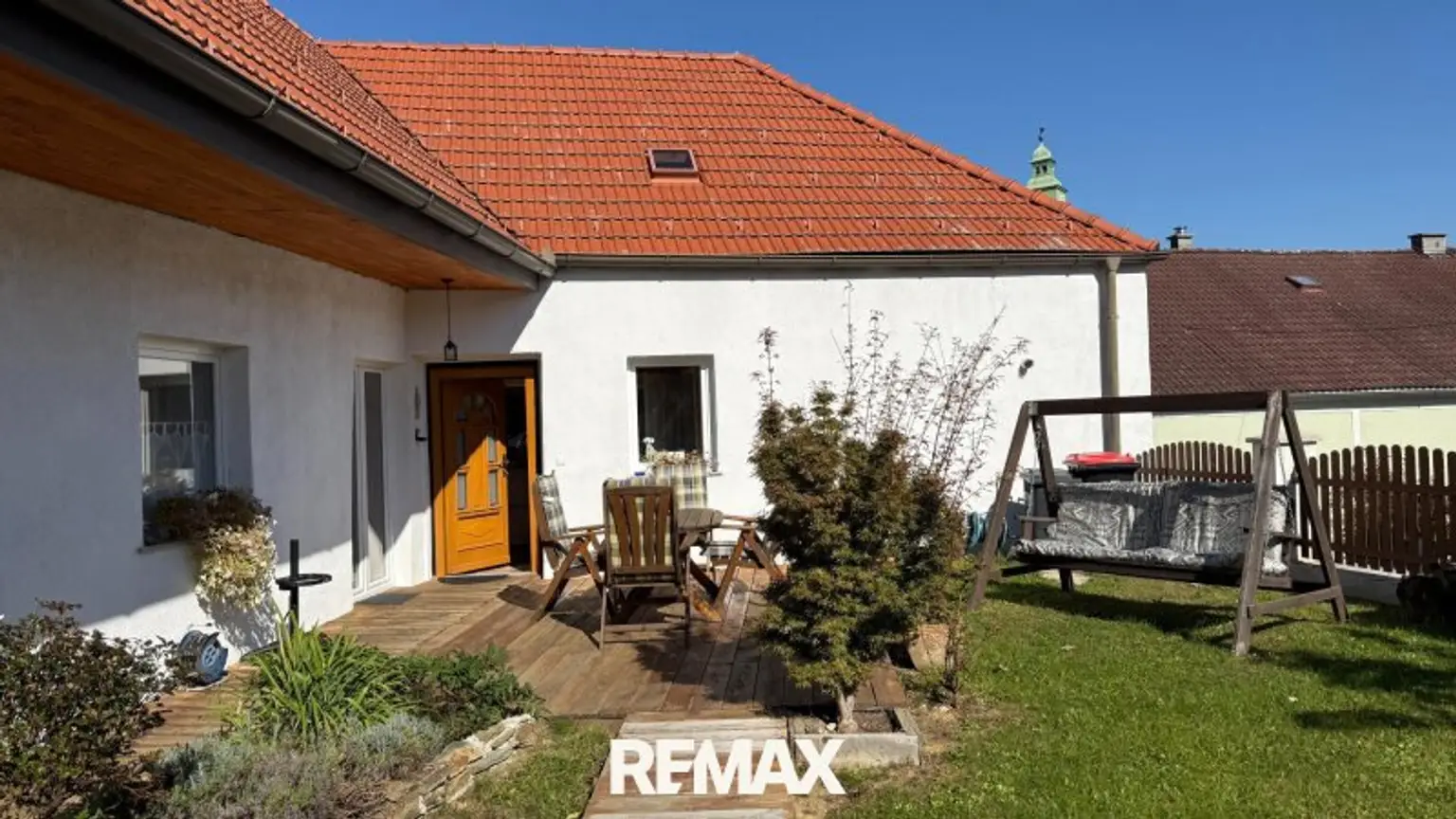Eingang mit Terrasse