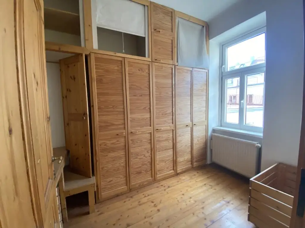 Mittelzinshaus mit bewilligten Dachbodenausbau