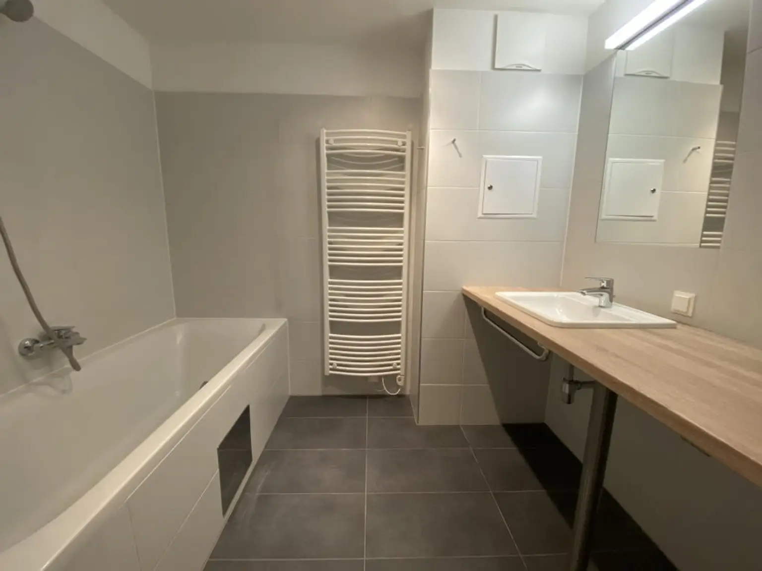 Moderne Terrassenwohnung mit kl. Garten - U6 Nähe!!