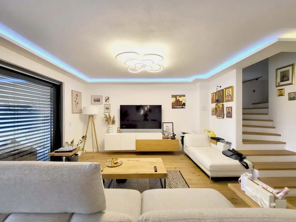 Ihr neues Zuhause: moderne Doppelhaushälfte auf großem Grundstück