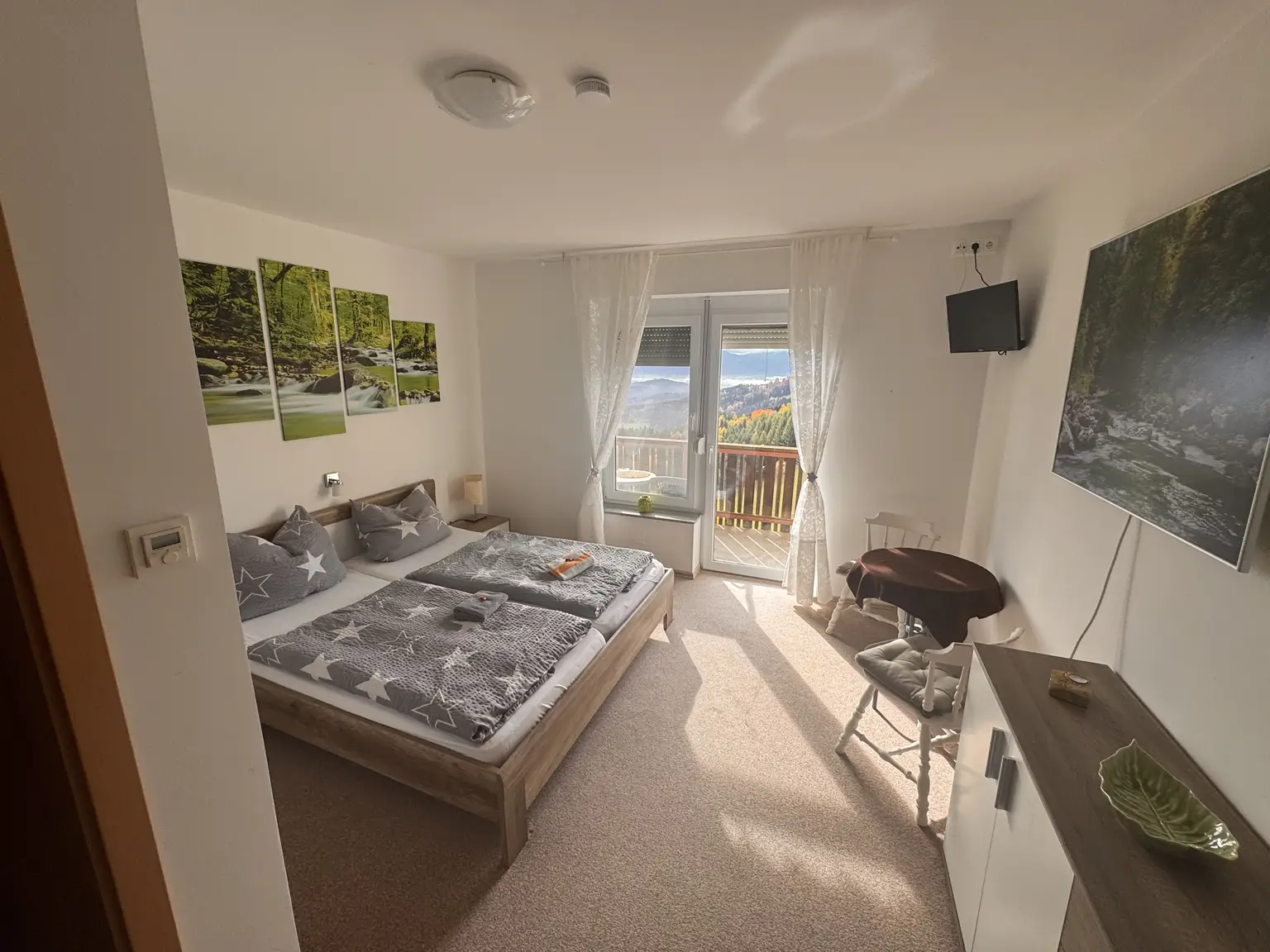 Gästehaus mit 9 Zimmern, privater Wohnung, Restaurant inklusive moderner Gastroküche und Nebengebäude – Ihre perfekte Investitionsmöglichkeit