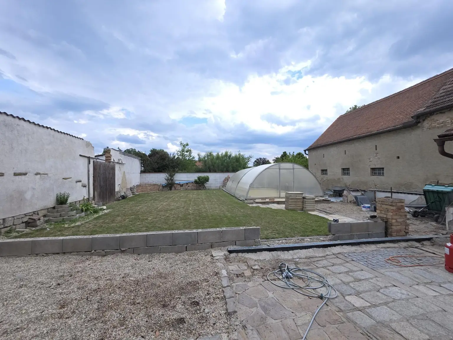 Garten mit Pool