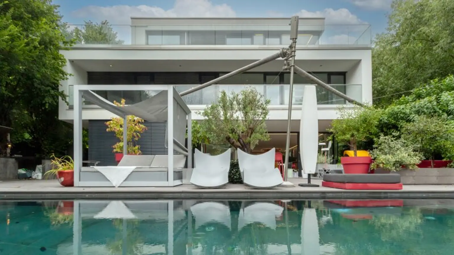 Luxusvilla mit Infinitypool in absoluter Ruhelage in Hinterbrühl – Exklusives Anwesen mit Top-Ausstattung
