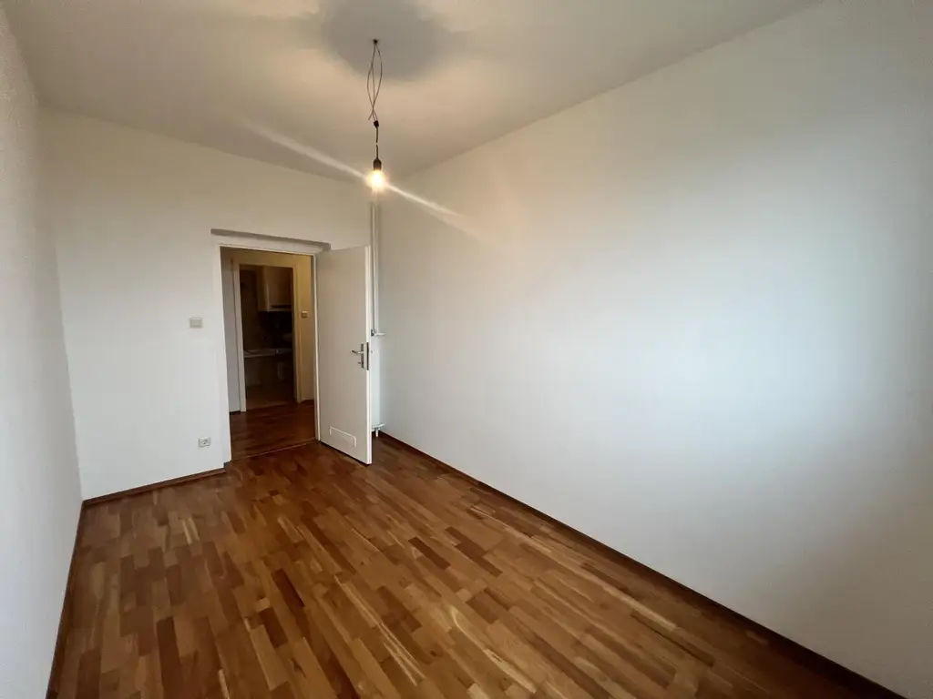 Sanierte 4-Zimmer-Wohnung mit 2 Balkonen und traumhaftem Blick über Graz inkl. Stellplatz