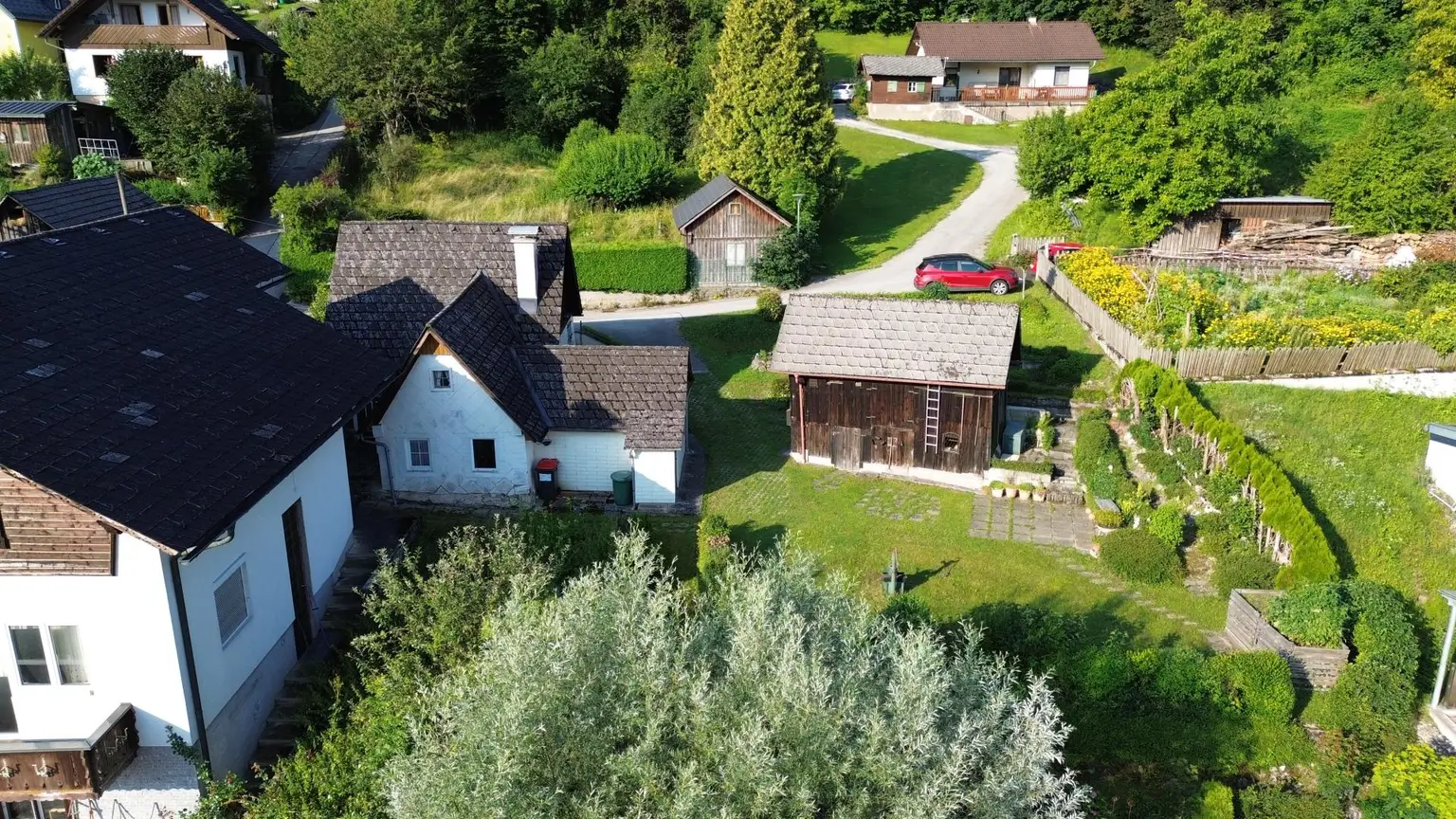 Kleines Häuschen mit Gartenidylle - Sanierungsobjekt