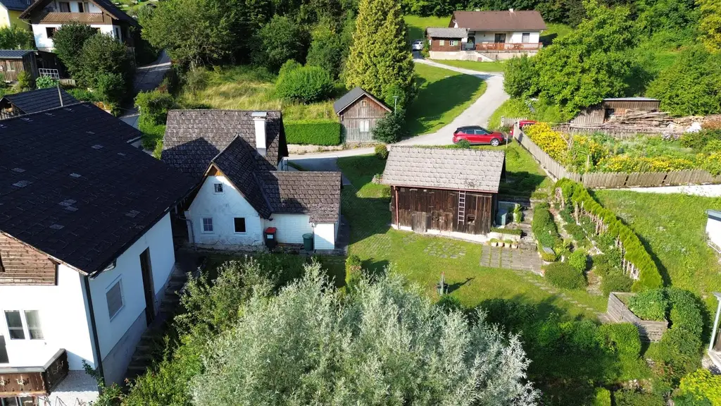 Kleines Häuschen mit Gartenidylle - Sanierungsobjekt