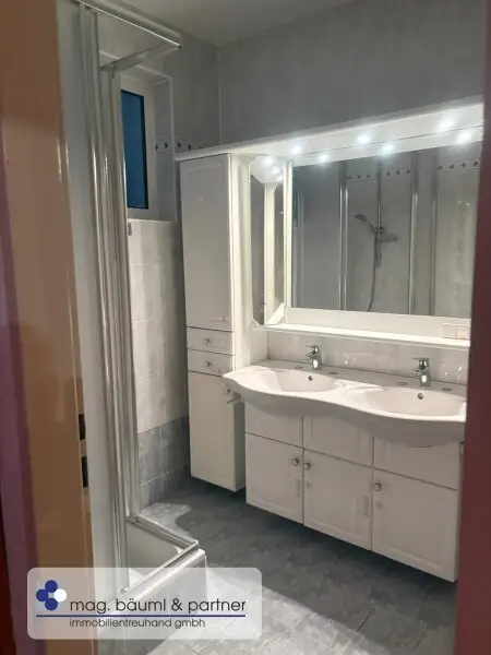 Frisch renovierte 2 Zimmerwohnung mit  Balkon