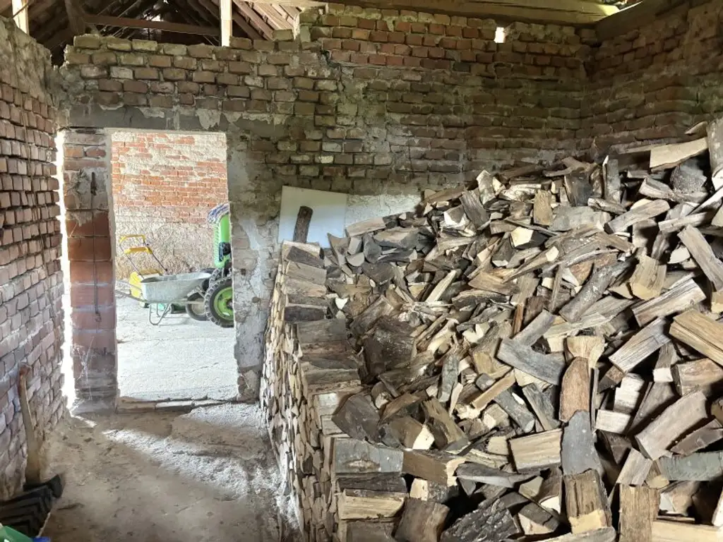 ** GARTENTAGE ** ren.bed. Landhaus mit bezauberndem Grundstück !! Ca. 7.200m 2 Wald inklusive !!