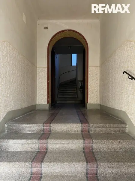Zeitwandel - Mehrparteienhaus mit Entwicklungspotenzial in Wiener Neustadt!