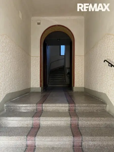 Zeitwandel - Mehrparteienhaus mit Entwicklungspotenzial in Wiener Neustadt!