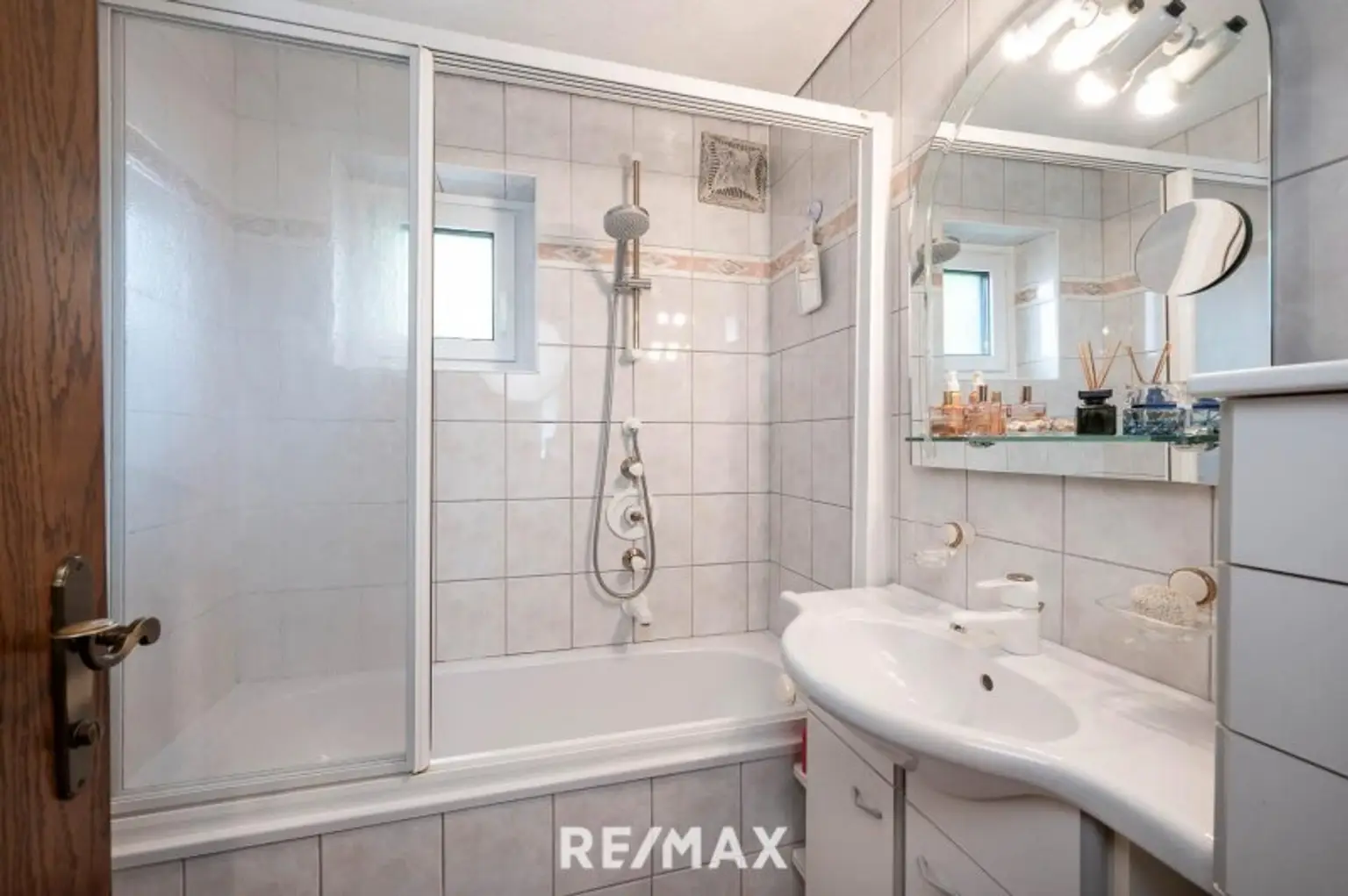 Badezimmer mit Badewanne