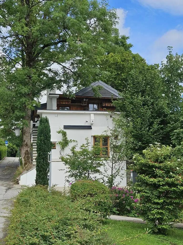 Künstlerhaus in Seenähe – Wohnen mit Geschichte und Seele