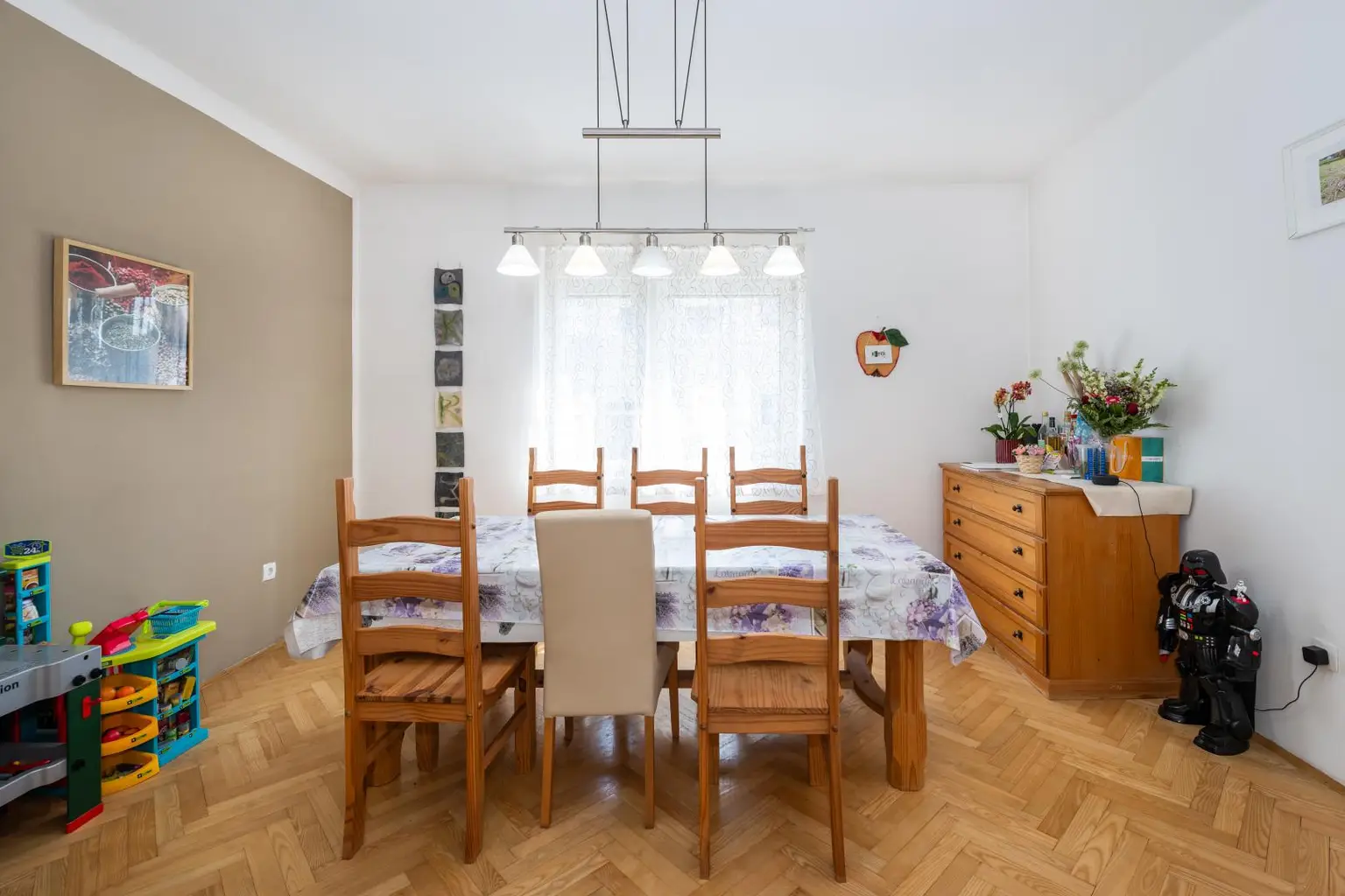 Helles Esszimmer