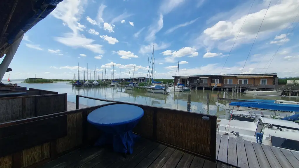 Segler aufgepasst – Charmante Kabane am See im Yachtclubgelände
