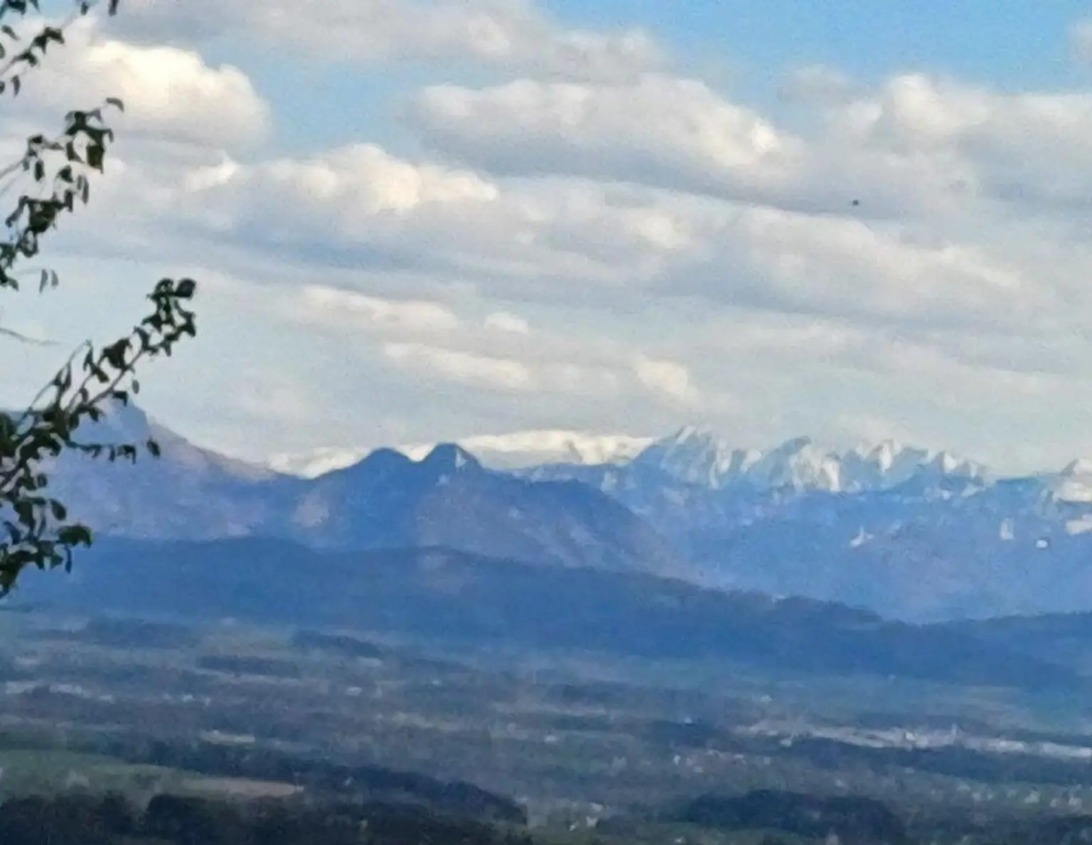 Baugrund ohne Bauzwang mit Gartenhaus zu kaufen