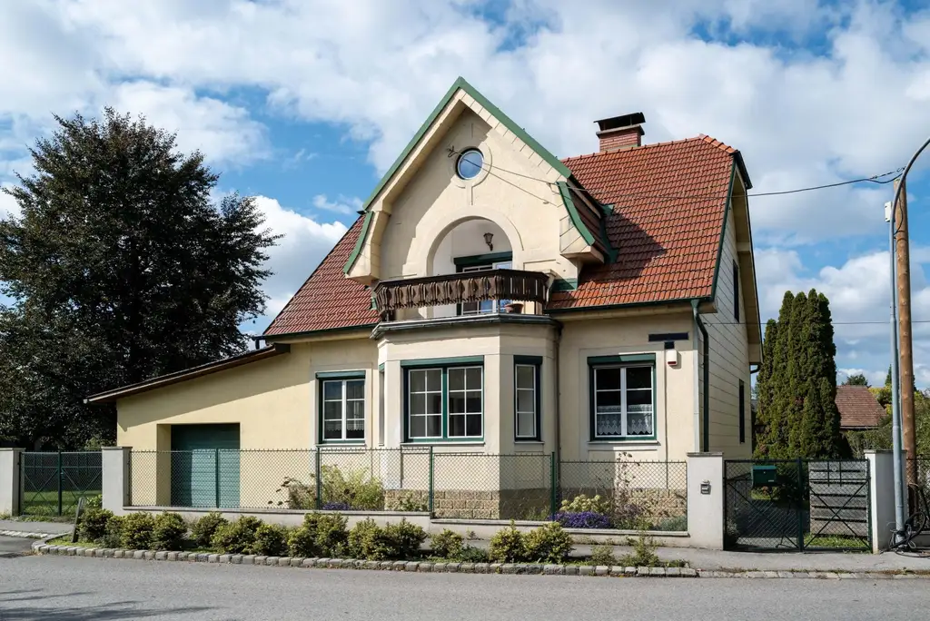 "Historisches Einfamilienhaus mit großem Garten - Gestalten Sie Ihr Traumhaus"