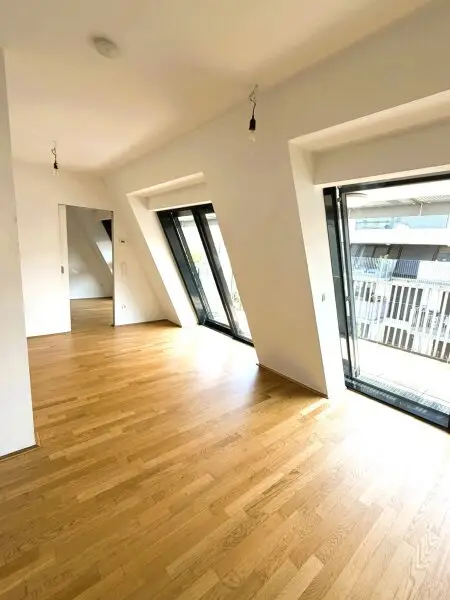 Wohnraum mit Blick auf Terrasse