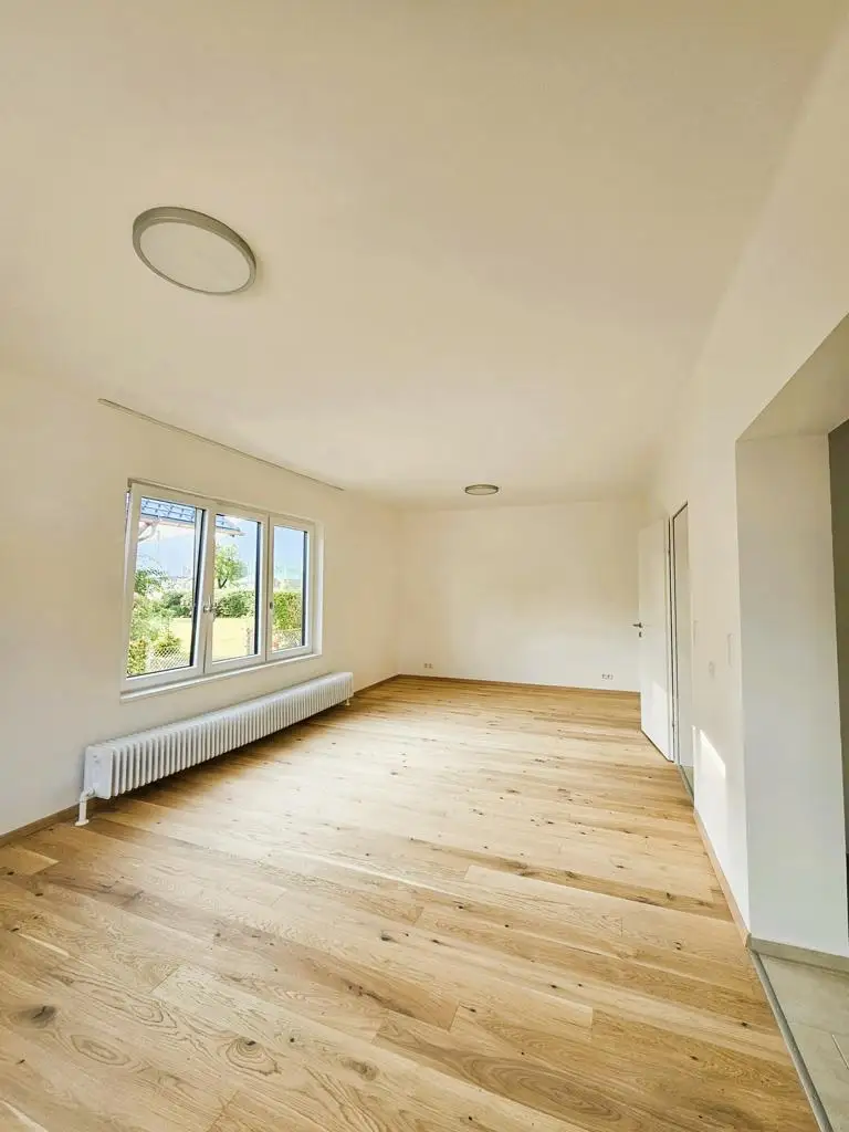 Top sanierte 3-Zimmer-Wohnung mit neuer Küche und Garage!