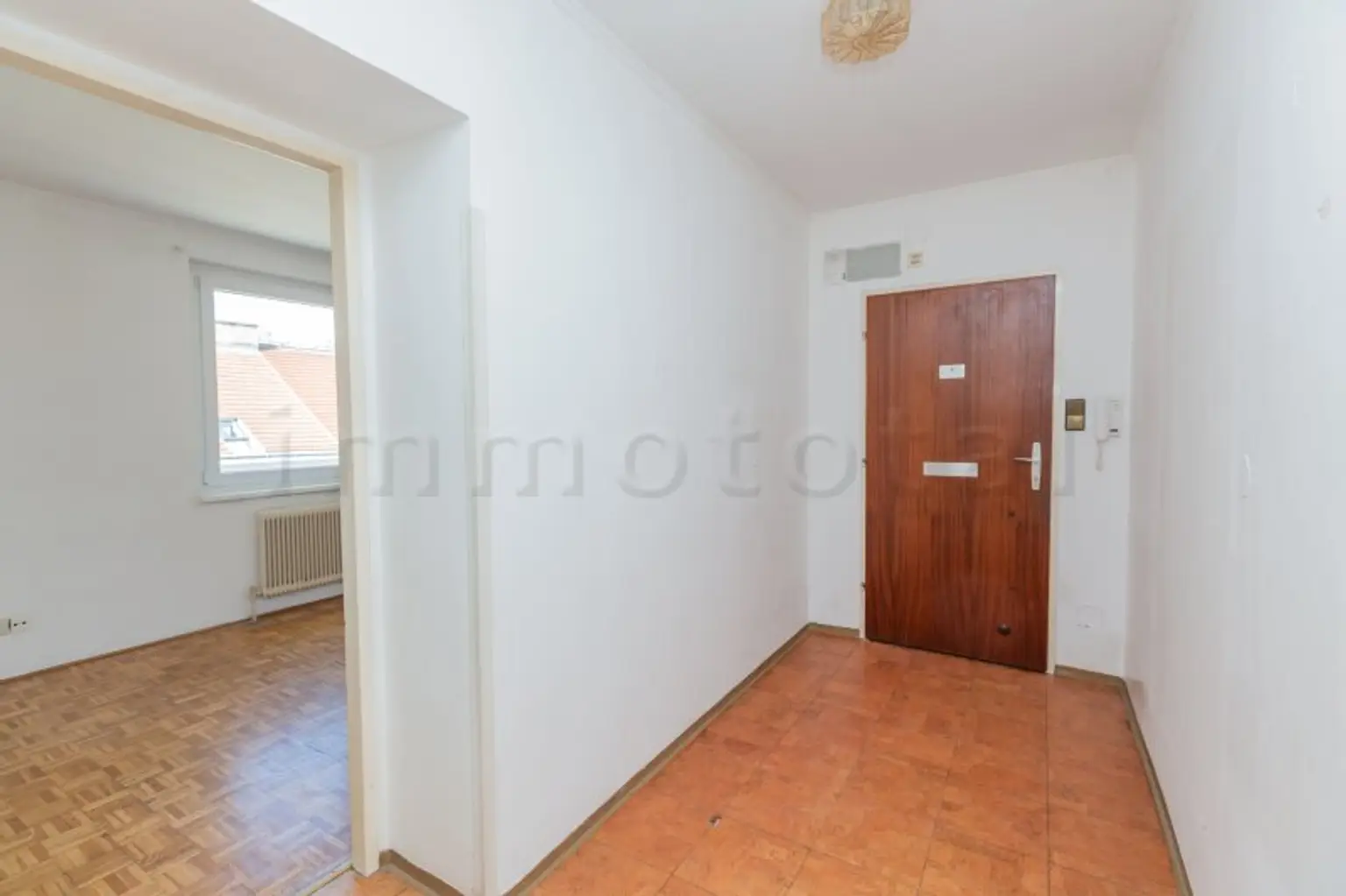 Rainergasse: Sonnige Dachgeschosswohnung mit 12 m2 Südterrasse und optionalen KFZ-Stellplätzen
