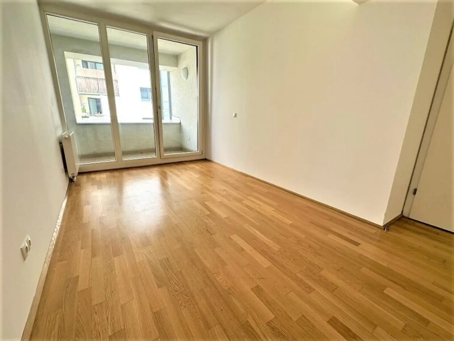 HOFRUHELAGE, HUMBOLDTGASSE, 80 m2 Neubau inkl. Loggia, 2 Zimmer, Komplettküche, Wannenbad, Parketten, U1-Nähe