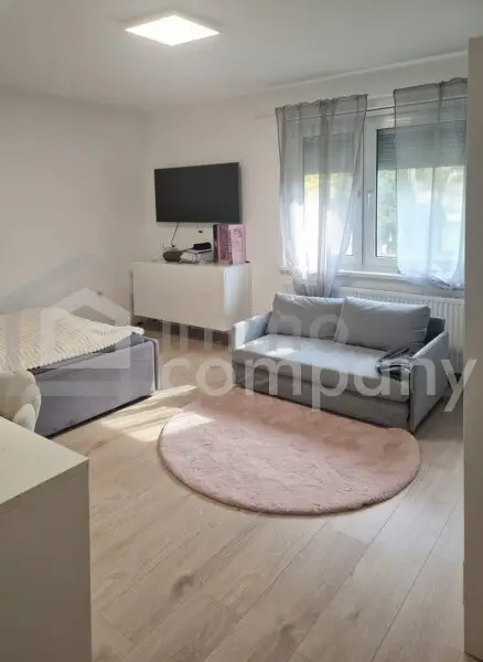 Familienwohnung mit 4 Zimmern im Zentrum mit großer Terrasse / eigene Garage - generalsaniert!