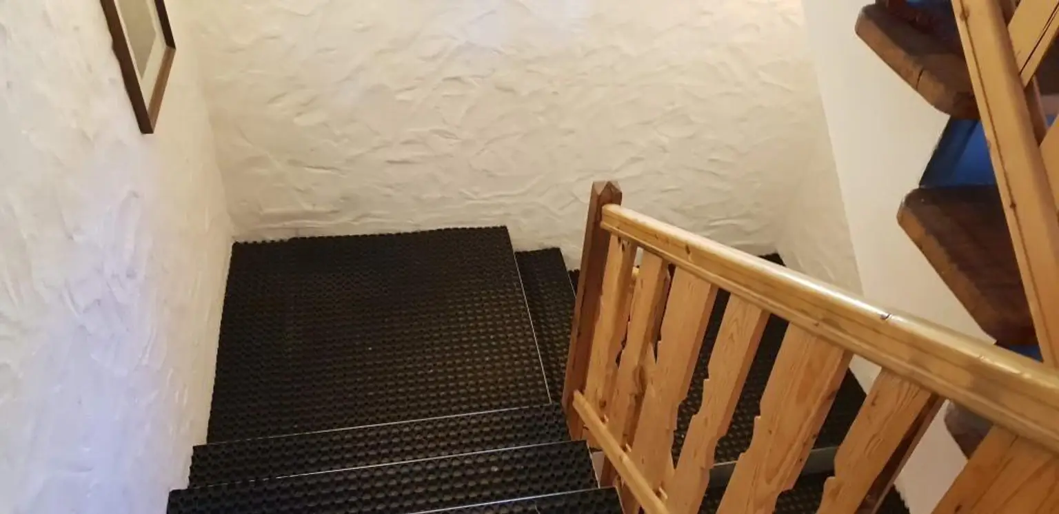 Stufen in den Keller