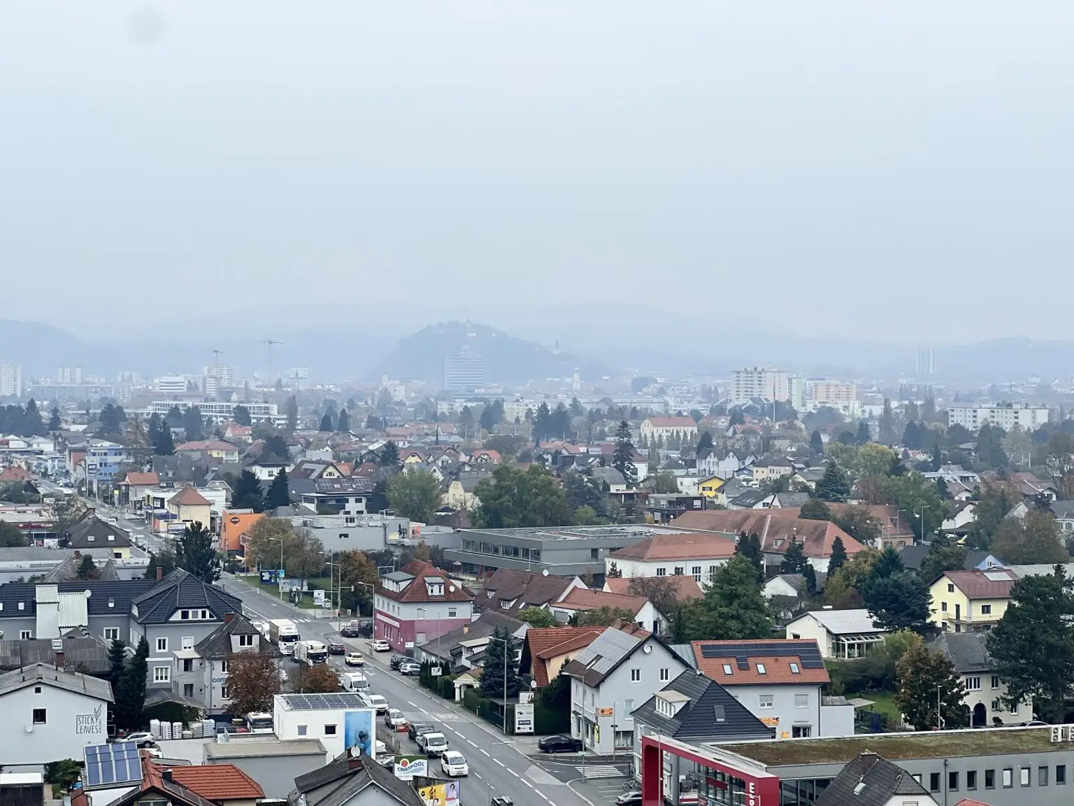 Sanierte 4-Zimmer-Wohnung mit 2 Balkonen und traumhaftem Blick über Graz inkl. Stellplatz