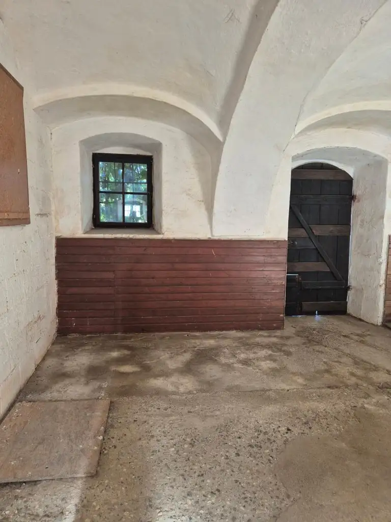 Wunderschöner Dreikanthof in Ruhelage mit Reithalle