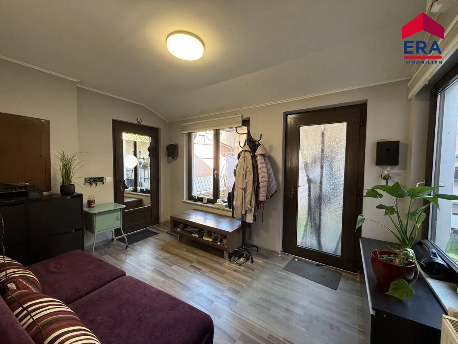 Hausbrunn - Rustikales Häuschen mit Garten, Werkstatt und Nebengebäude!